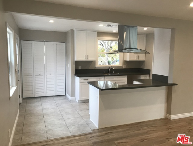 3 Bed Home to Rent in Woodland Hills, California