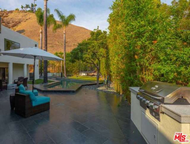 6 Bed Home for Sale in Calabasas, California