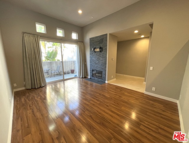 2 Bed Home to Rent in Culver City, California