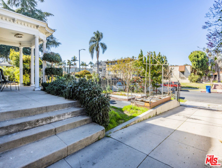  Income Home for Sale in Los Angeles, California