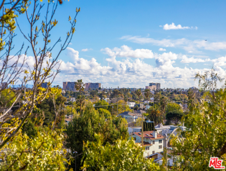 5 Bed Home for Sale in Los Angeles, California