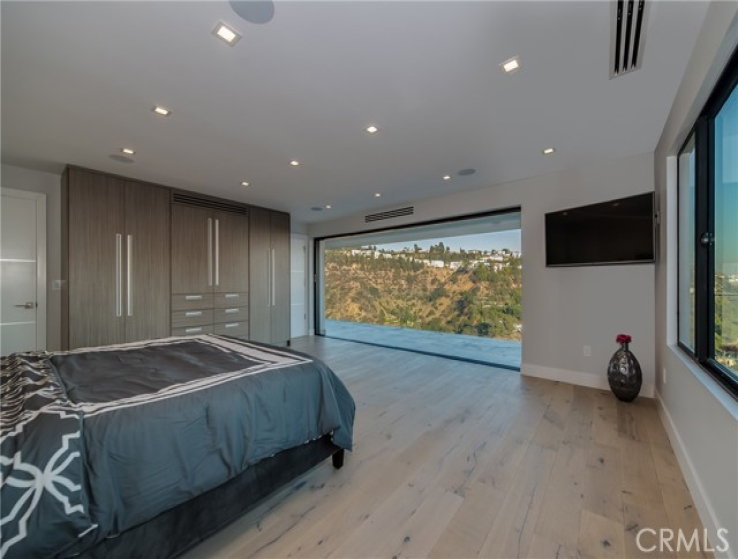 5 Bed Home to Rent in Hollywood Hills, California