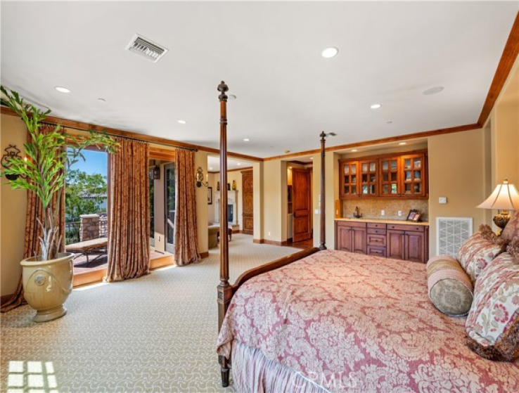 6 Bed Home for Sale in Calabasas, California