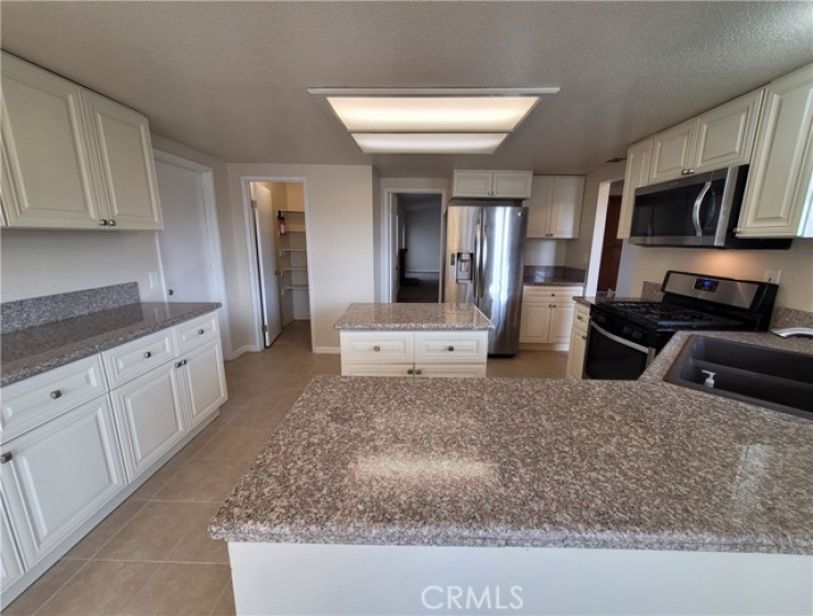 4 Bed Home to Rent in Hemet, California