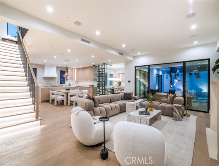 5 Bed Home for Sale in Studio City, California