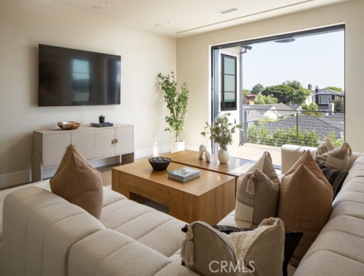 6 Bed Home for Sale in Corona del Mar, California