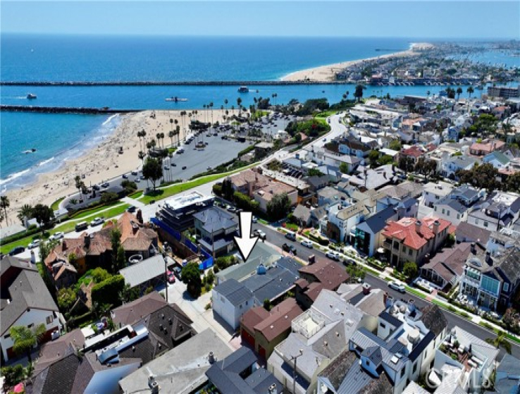 2 Bed Home for Sale in Corona del Mar, California