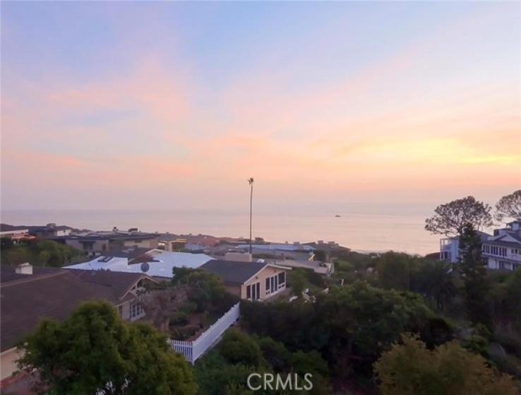 3 Bed Home to Rent in Corona del Mar, California