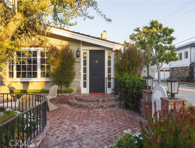 4 Bed Home for Sale in Corona del Mar, California