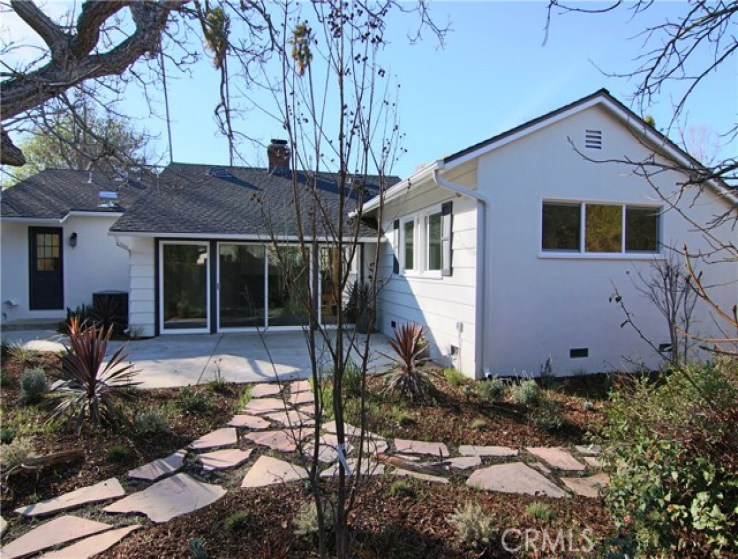 3 Bed Home to Rent in Sherman Oaks, California