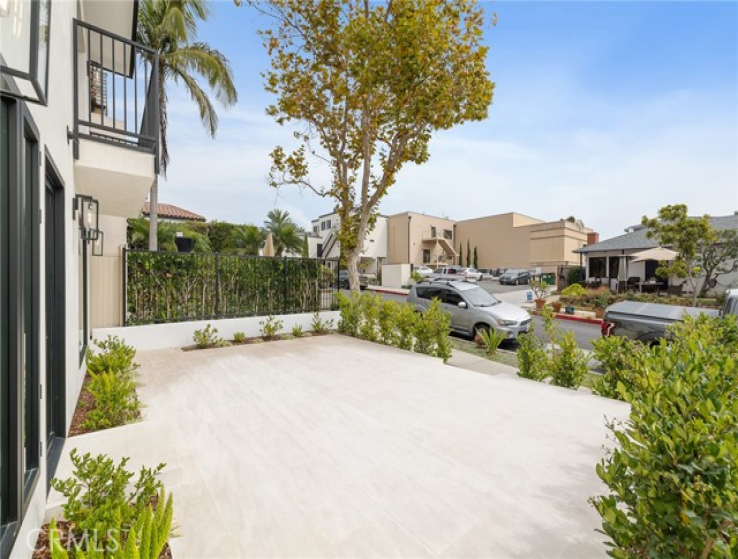  Income Home for Sale in Corona del Mar, California