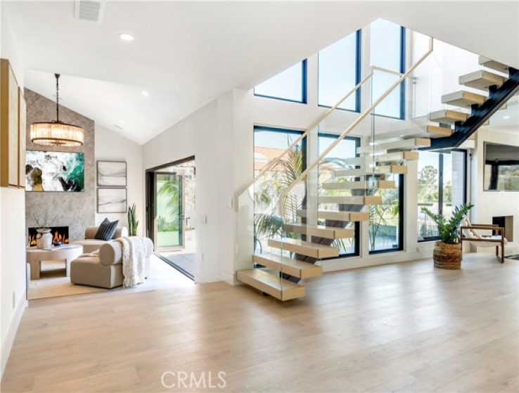 5 Bed Home for Sale in Corona del Mar, California