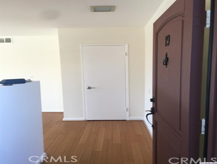 2 Bed Home to Rent in Winnetka, California