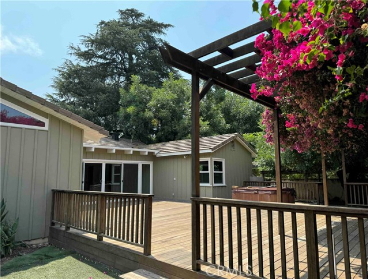 4 Bed Home to Rent in Sherwood Forest, California