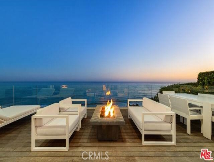 4 Bed Home to Rent in Malibu, California