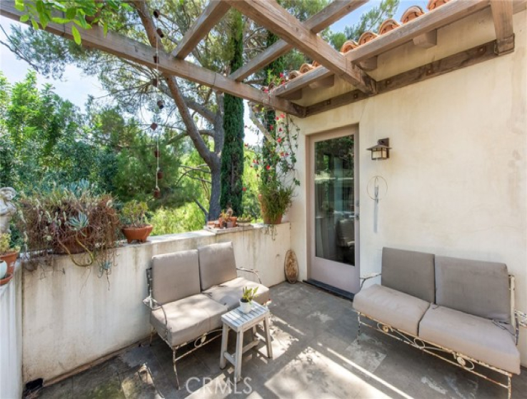 5 Bed Home for Sale in Studio City, California