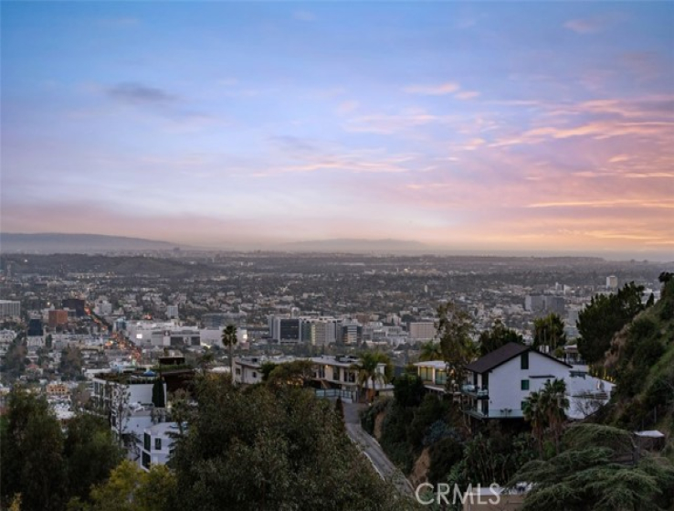 4 Bed Home to Rent in Los Angeles, California