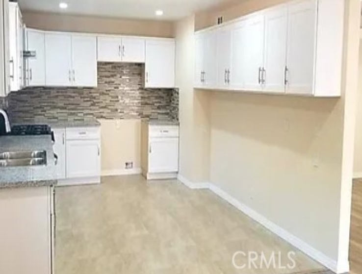 4 Bed Home to Rent in Van Nuys, California