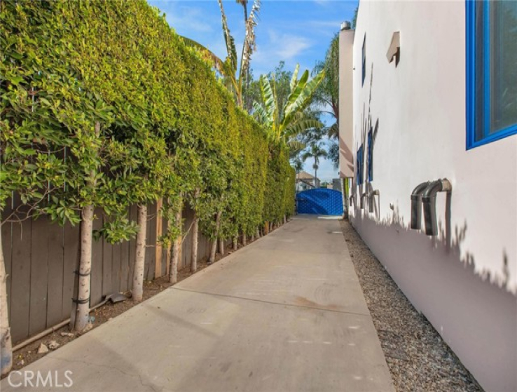 6 Bed Home for Sale in Los Angeles, California