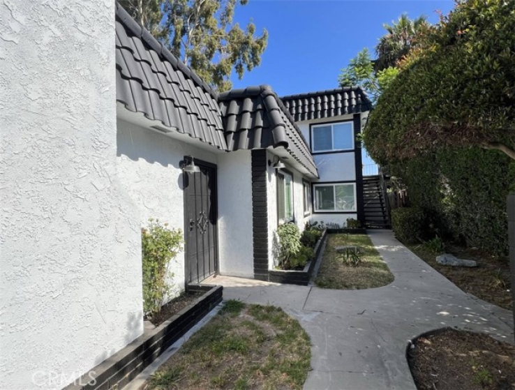  Income Home for Sale in Costa Mesa, California