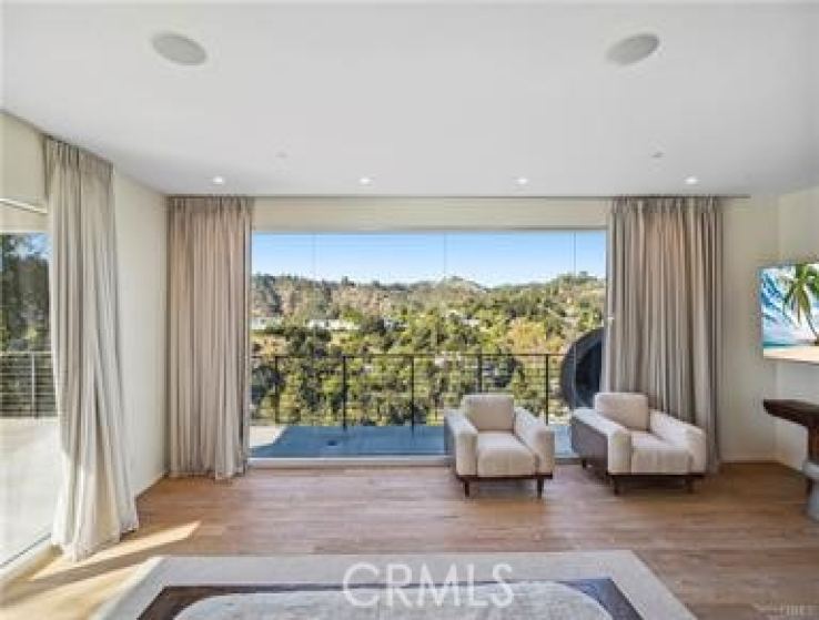 6 Bed Home to Rent in Beverly Hills, California