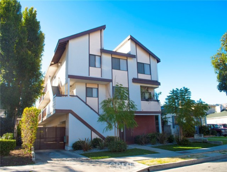  Income Home for Sale in Glendale, California