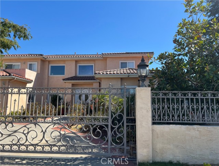 5 Bed Home to Rent in North Hollywood, California