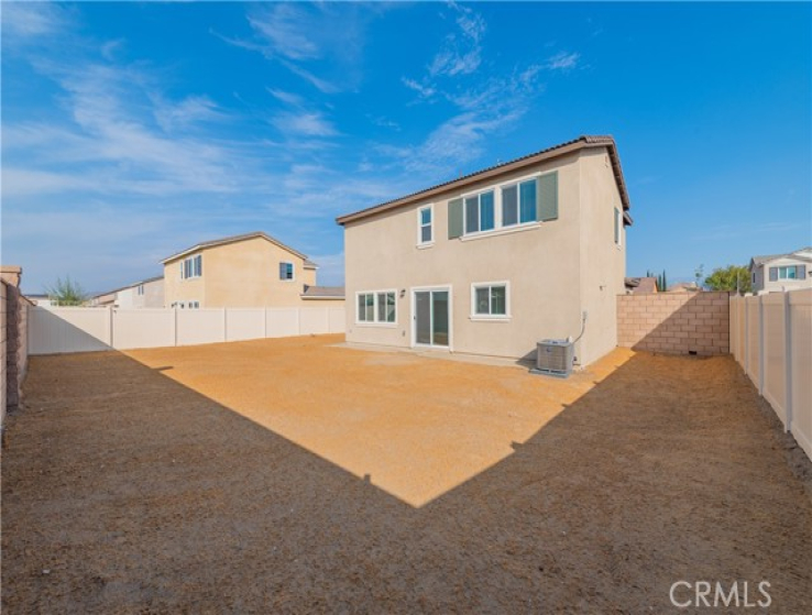 5 Bed Home to Rent in Perris, California