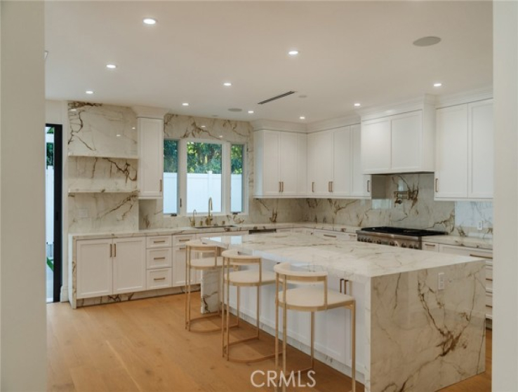 6 Bed Home for Sale in Studio City, California