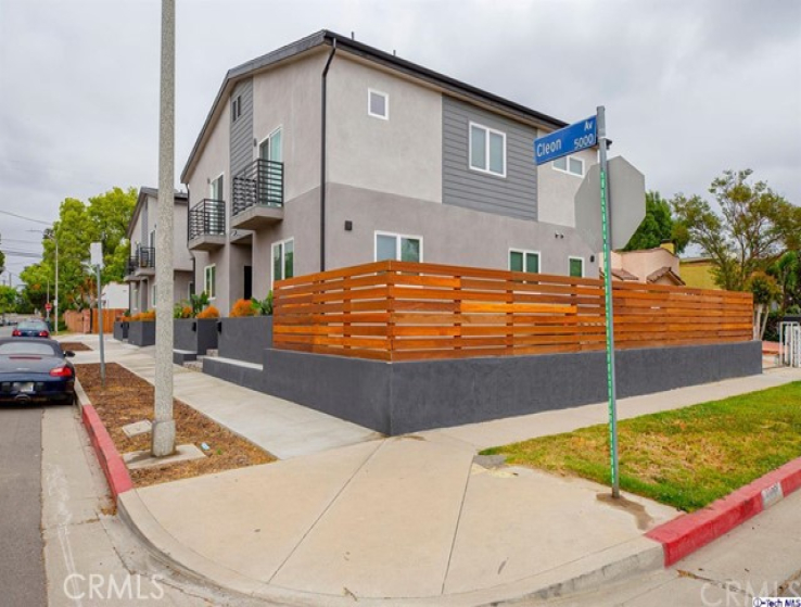 3 Bed Home to Rent in North Hollywood, California