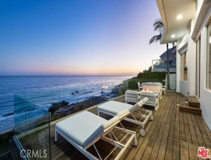 4 Bed Home to Rent in Malibu, California