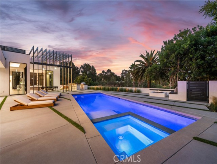 5 Bed Home for Sale in Los Angeles, California