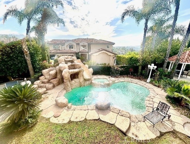 4 Bed Home to Rent in Anaheim Hills, California