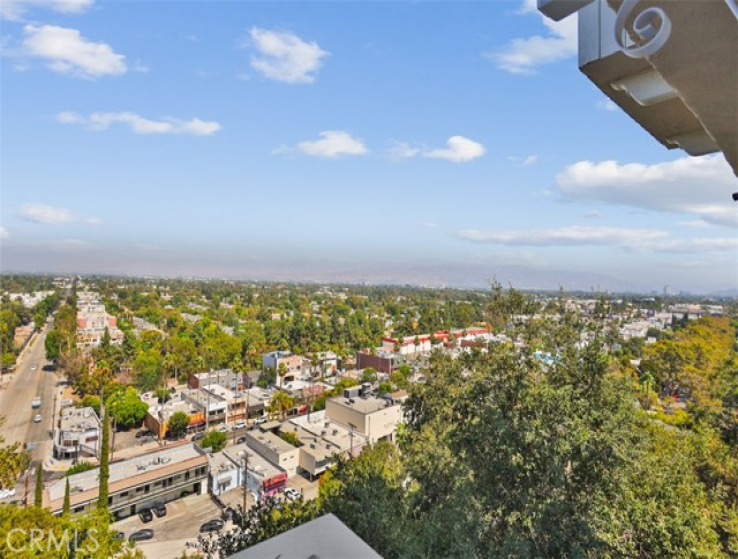 5 Bed Home for Sale in Studio City, California