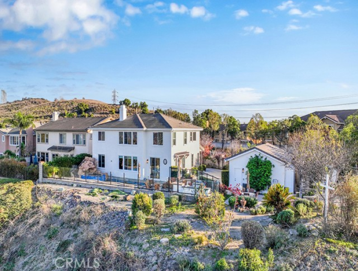 5 Bed Home to Rent in Anaheim Hills, California