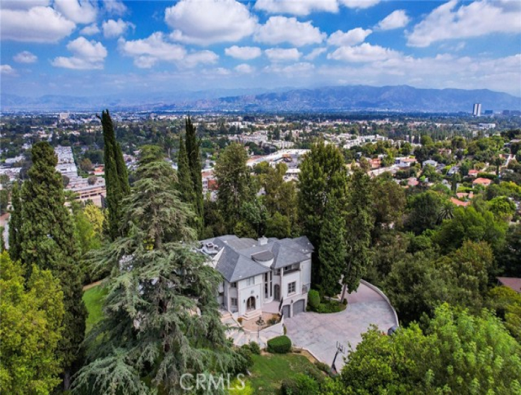 5 Bed Home for Sale in Studio City, California