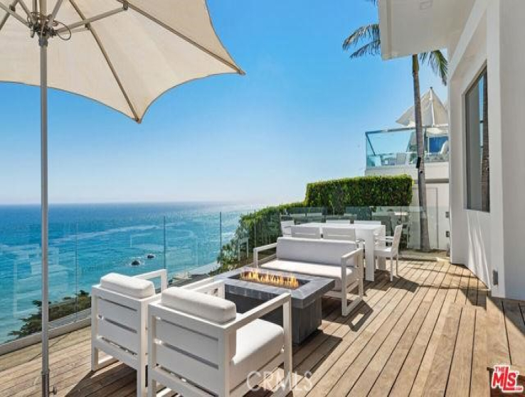 4 Bed Home to Rent in Malibu, California