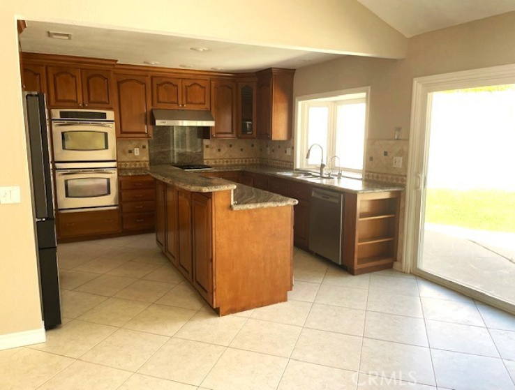 4 Bed Home to Rent in Anaheim Hills, California