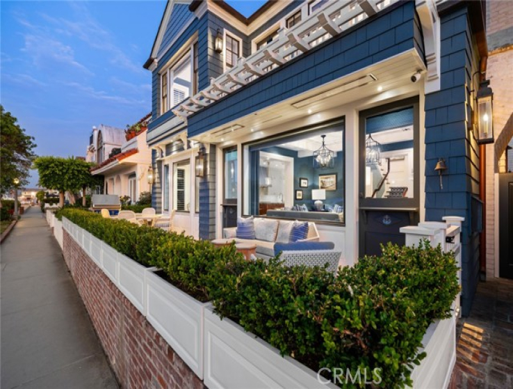 4 Bed Home for Sale in Newport Beach, California