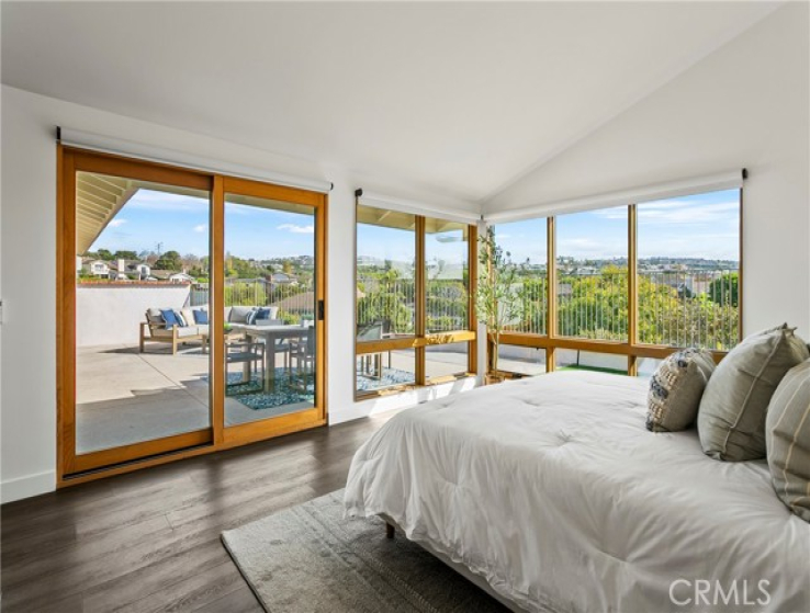 2 Bed Home for Sale in Corona del Mar, California