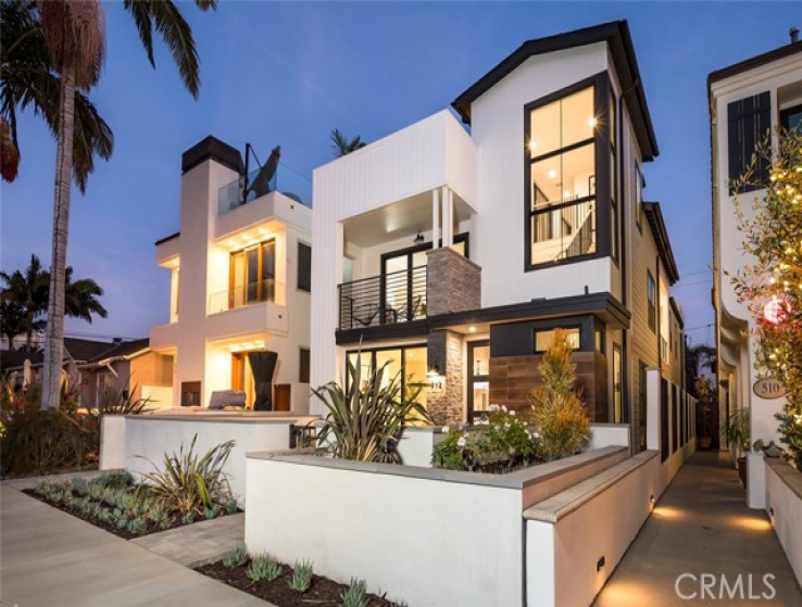 3 Bed Home for Sale in Corona del Mar, California