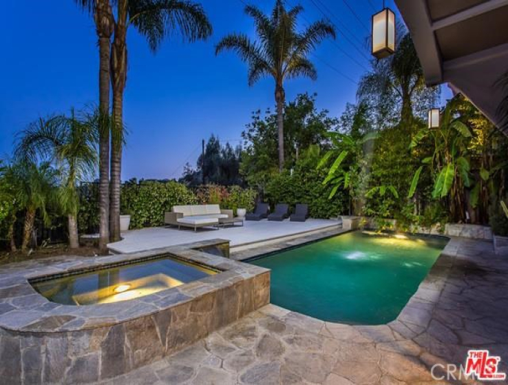 6 Bed Home to Rent in Los Angeles, California