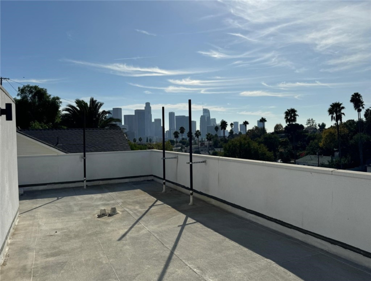 5 Bed Home to Rent in Los Angeles, California