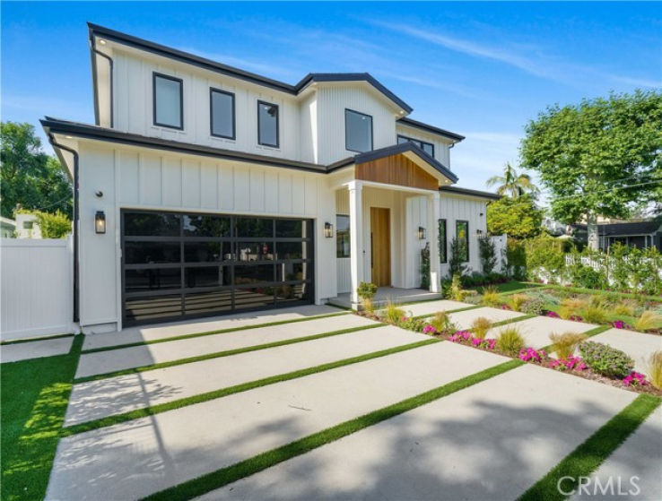 5 Bed Home for Sale in Valley Village, California