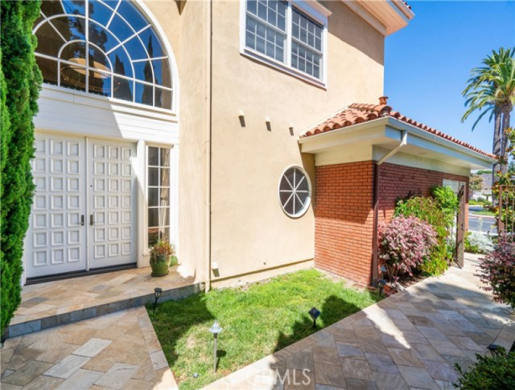 4 Bed Home to Rent in Newport Beach, California