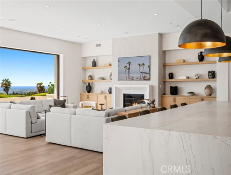 4 Bed Home to Rent in Corona del Mar, California