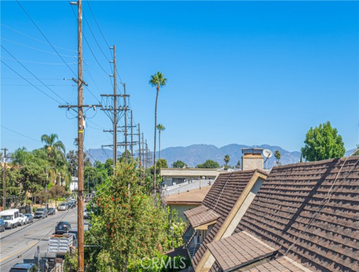 4 Bed Home to Rent in Van Nuys, California