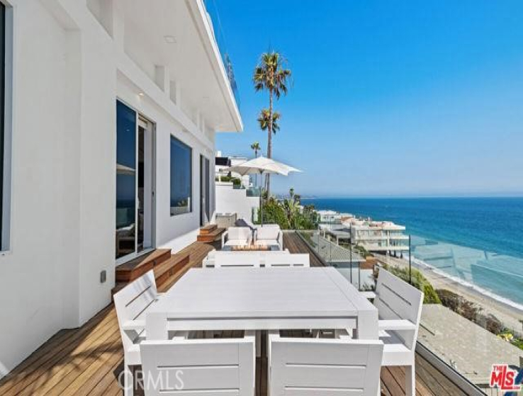 4 Bed Home to Rent in Malibu, California