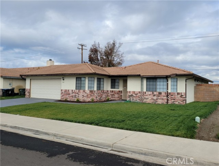 4 Bed Home to Rent in Hemet, California