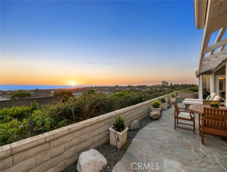 4 Bed Home to Rent in Corona del Mar, California